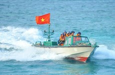 Soldados vietnamitas protegen con firmeza el archipiélago de Truong Sa