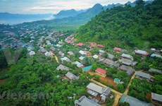 Ambiente sereno en la aldea Doi de la minoría étnica Thai en Vietnam