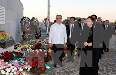 Presidenta parlamentaria de Vietnam rinde tributo póstumo a Fidel Castro 