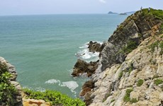 Más turistas acuden a la isla de Quan Lan en Quang Ninh