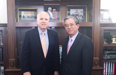 Embajador de Vietnam en EE.UU. se reúne con John McCain
