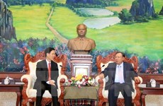 Dirigente laosiano elogia cooperación en propaganda y educación con Vietnam