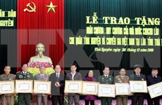 Conceden distinciones de Laos a combatientes voluntarios vietnamitas
