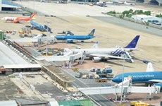 Impulsan cooperación entre autoridades aeroportuarias de Vietnam y Francia