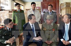 Presidente vietnamita visita a residentes y combatientes de Truong Sa 