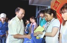 Asistencias a trabajadores y hogares pobres en Vietnam por el Tet