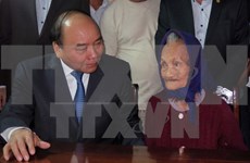 Premier vietnamita visita a madres heroicas en ocasión del Tet