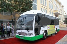 Despliegan proyecto piloto de autobús de energía solar en ciudad vietnamita