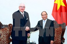 Primer ministro de Vietnam promete condiciones favorables para empresas extranjeras
