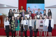 Expertos extranjeros distinguidos por contribución al progreso de mujeres vietnamitas