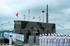 Premier de Vietnam asiste a izamiento de bandera en submarinos Kilo