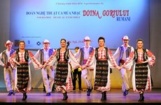 Efectúan velada de músicas y danzas populares de Rumania en Vietnam