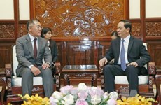 Presidente de Vietnam pide a grupo Hyundai Motor ampliar sus negocios en el país 