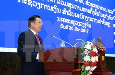 Premier de Laos destaca cooperación financiera con Vietnam