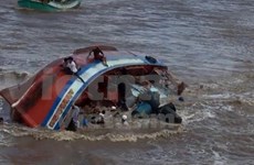 Premier vietnamita insta a intensificar labores de rescate tras naufragio en Bac Lieu