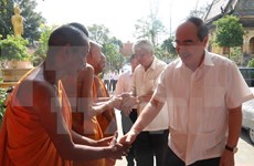 Felicita dirigente vietnamita a comunidad de khmer por su fiesta tradicional
