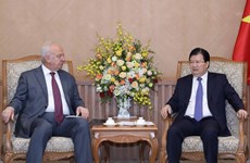Vicepremier vietnamita recibe a embajadores de Rusia e Irlanda