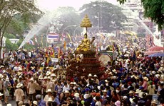 Tailandia celebra el Songkran, fiesta budista más importante de su cultura