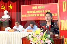 Presidenta de Parlamento vietnamita responde a preguntas de electores  