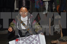 Minorías étnicas hacen fortuna con oficio tradicional de tejido de brocado