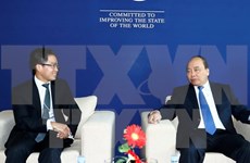 Premier de Vietnam se reúne con líderes empresariales al margen de FEM sobre ASEAN