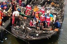 Incendio de ferry deja cinco muertos en Indonesia 