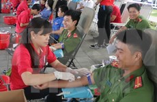Honran a donantes de sangre vietnamitas en todo el país 