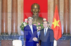 Presidente de Vietnam recibe a John Kerry 