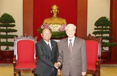Secretario general del PCV recibe al dirigente legislativo camboyano