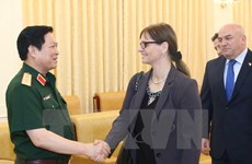 Ministro de Defensa de Vietnam recibe a embajadora israelí 