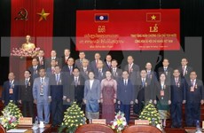 Vietnam concede altas distinciones del Estado a amigos laosianos 