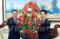 Dirigentes vietnamitas felicitan a Laos por aniversario de amistad binacional