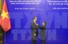 Laos condecora a altos dirigentes vietnamitas 