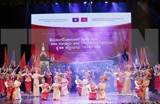 Delegación artística de Laos actúa en provincia vietnamita de Thanh Hoa 