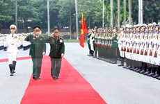 Visita a Vietnam de jefe militar laosiano busca fortalecer lazos de amistad 