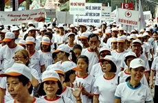 Caminan vietnamitas por víctimas de Agente Naranja/Dioxina