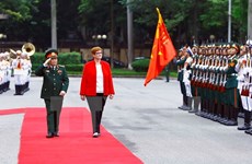 Ministros de Defensa de Vietnam y Australia intercambian sobre cooperación bilateral 