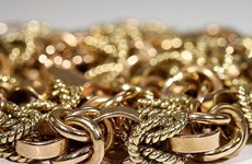 Procesan en Vietnam a seis sujetos por contrabando de oro