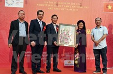 Efectúan exposición de pinturas Vietnam-China en Beijing