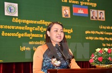 Presidenta de Unión de Mujeres de Vietnam se entrevista con jefe interino de Estado de Camboya