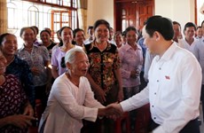 Dirigentes vietnamitas dialogan con electores de cara a próximas sesiones parlamentarias