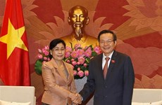 Vicepresidente del Parlamento de Vietnam recibe a jefa de Auditoría Estatal de Laos