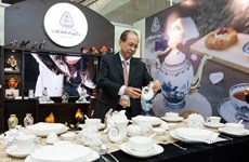 Celebran exposición de cerámica Minh Long en Semana de Cumbre del APEC 