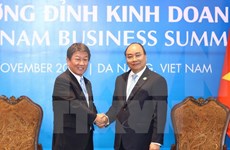 Premier vietnamita recibe a ministro japonés de Revitalización Económica