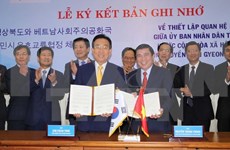 Ciudad Ho Chi Minh y provincia sudcoreana de Gyeongsangbuk firman memorando de cooperación
