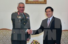 Vicepremier y canciller de Vietnam recibe a presidente del Comité Militar de UE