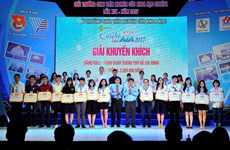 Otorgan premios a estudiantes vietnamitas por sus destacados estudios científicos