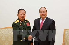  Premier vietnamita recibe a ministro de Defensa de Laos