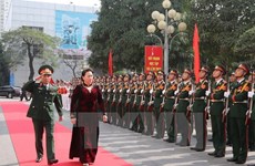Presidenta del Parlamento de Vietnam exalta papel de la Comandancia de Hanoi