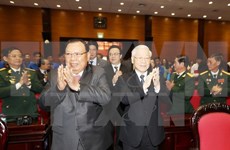 Máximo dirigente partidista de Laos se reúne con excombatientes internacionalistas vietnamitas